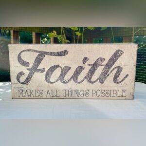 Wooden Box Sign ‘Faith Makes All Things Possible’